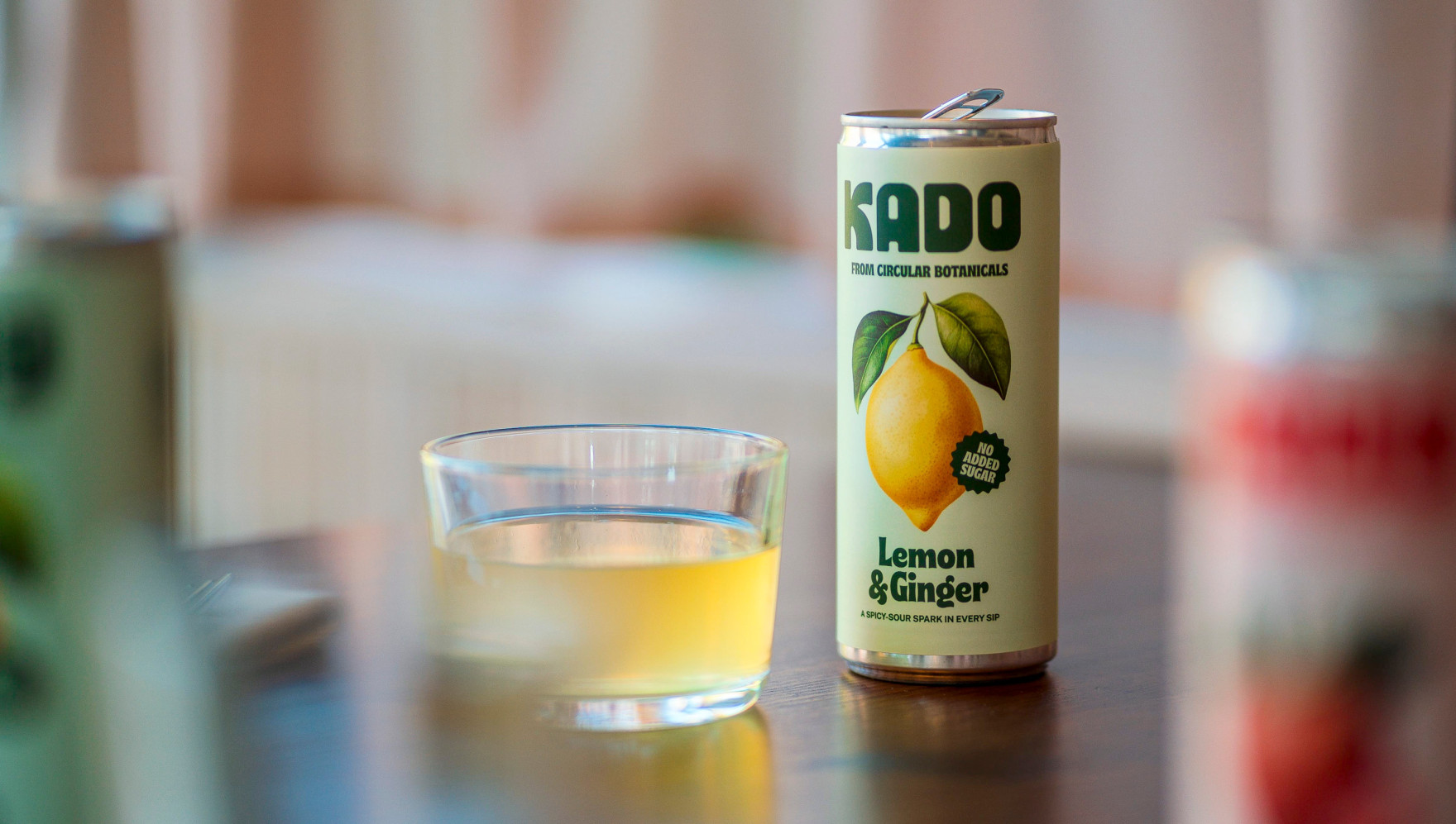 Kado, burk på bord