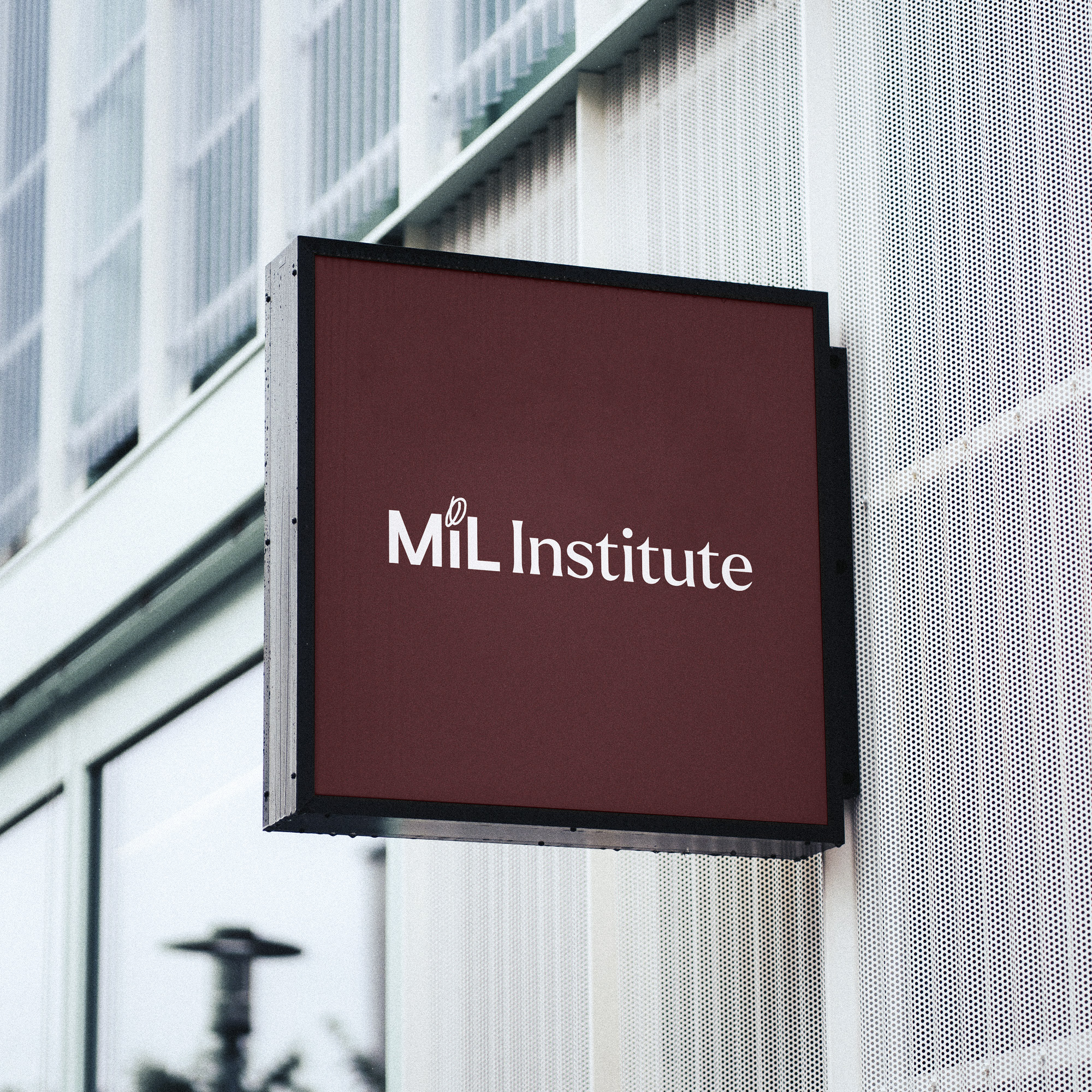 MiL Institute Skylt